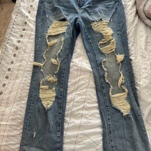 Heavy distressed Judy blue jeans